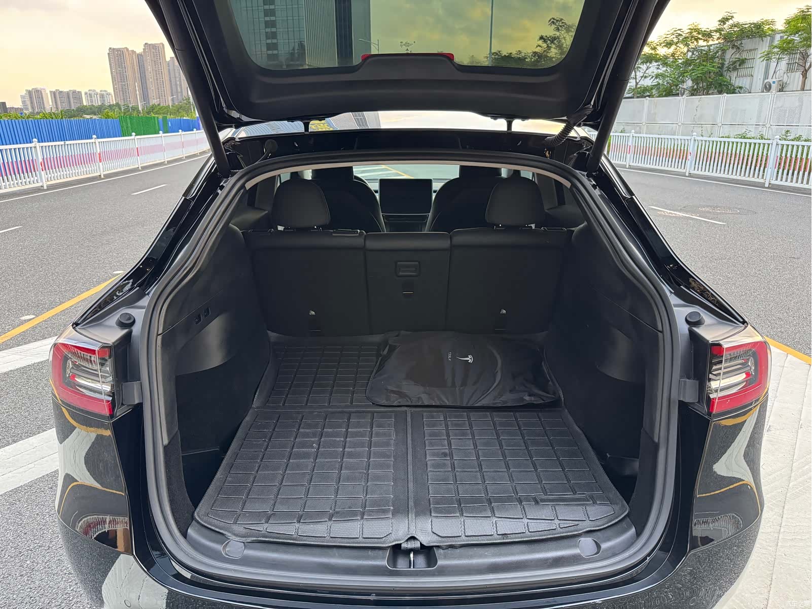 Tesla Model Y, 2023 16