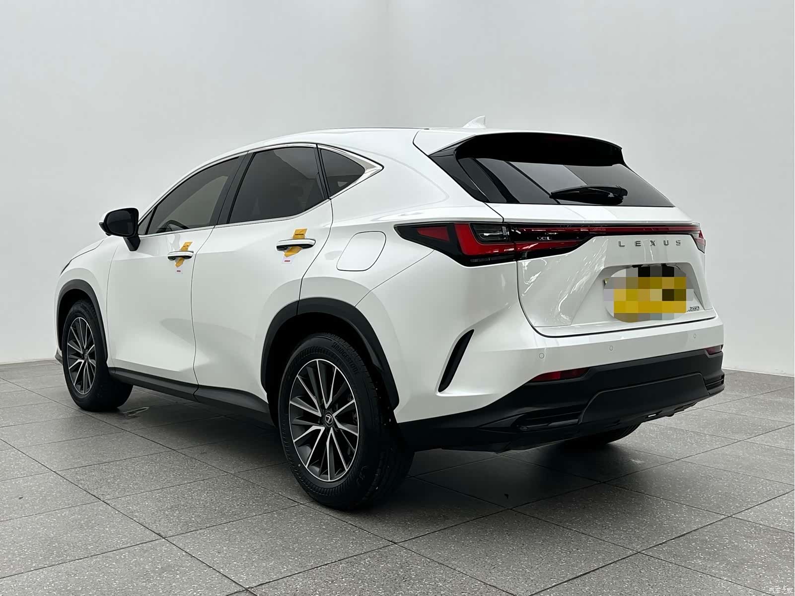 Lexus NX, 2023 4