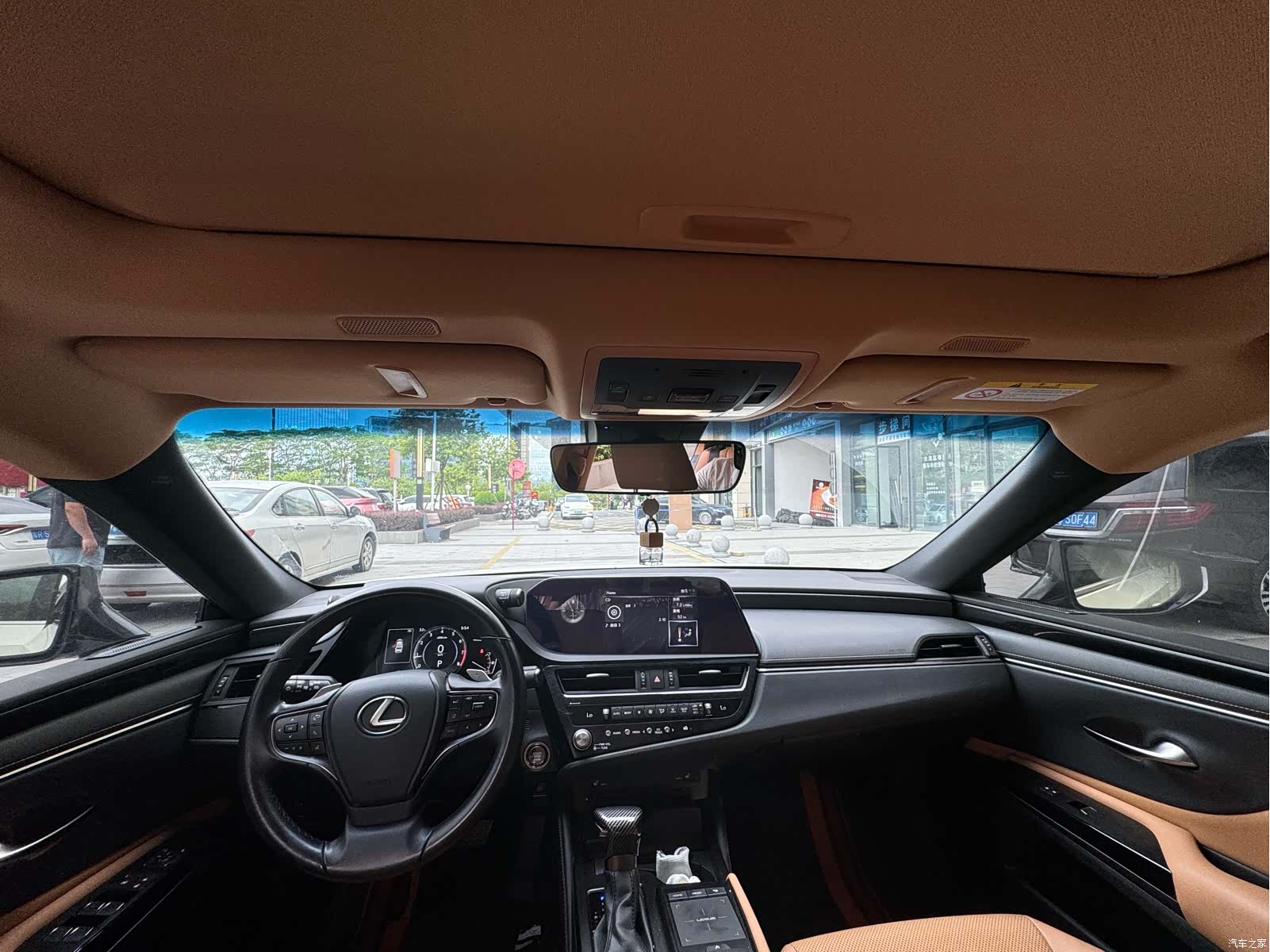 Lexus ES, 2022 9