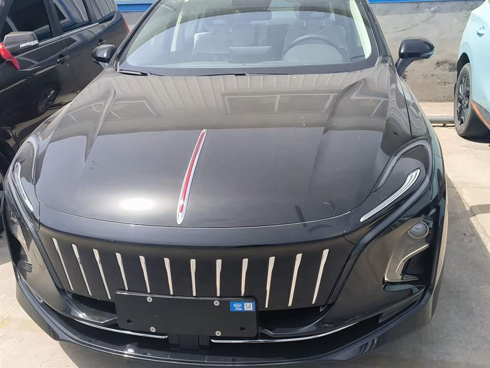 Hongqi E-QM5