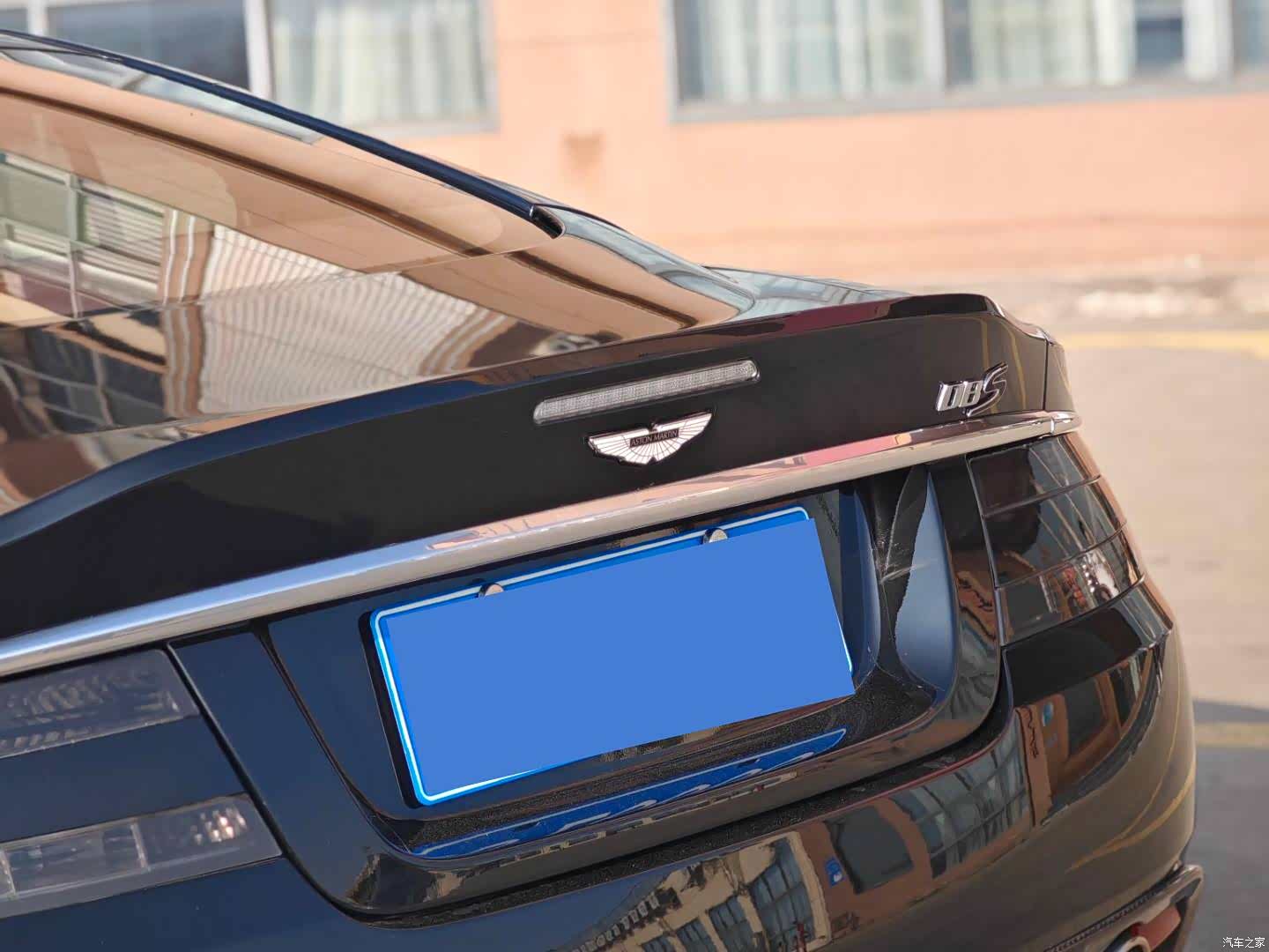 Aston Martin DBS, 2010 6