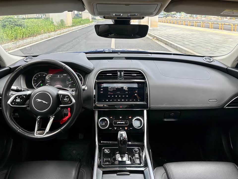 Jaguar XEL Jaguar XEL
