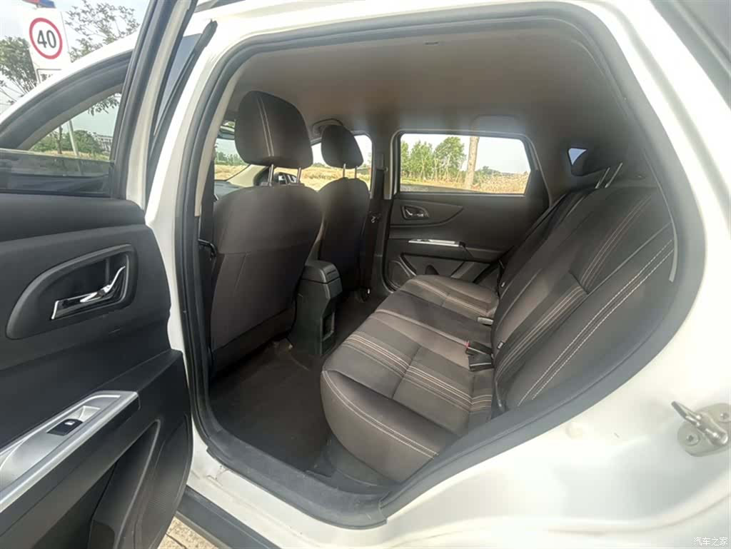 DongFeng AX3, 2016 15
