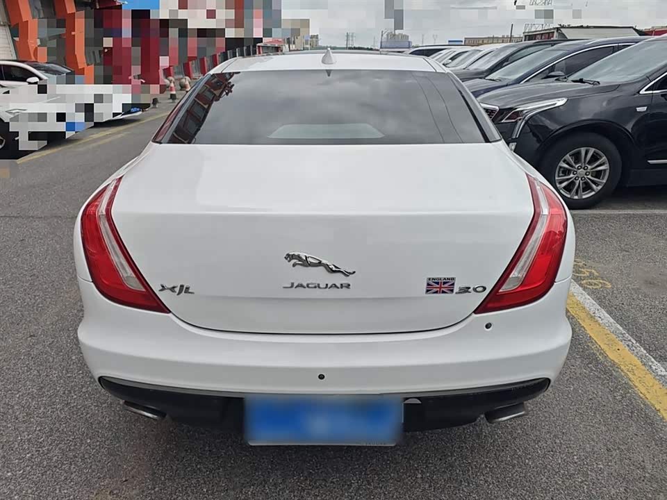 Jaguar XJ Jaguar XJ