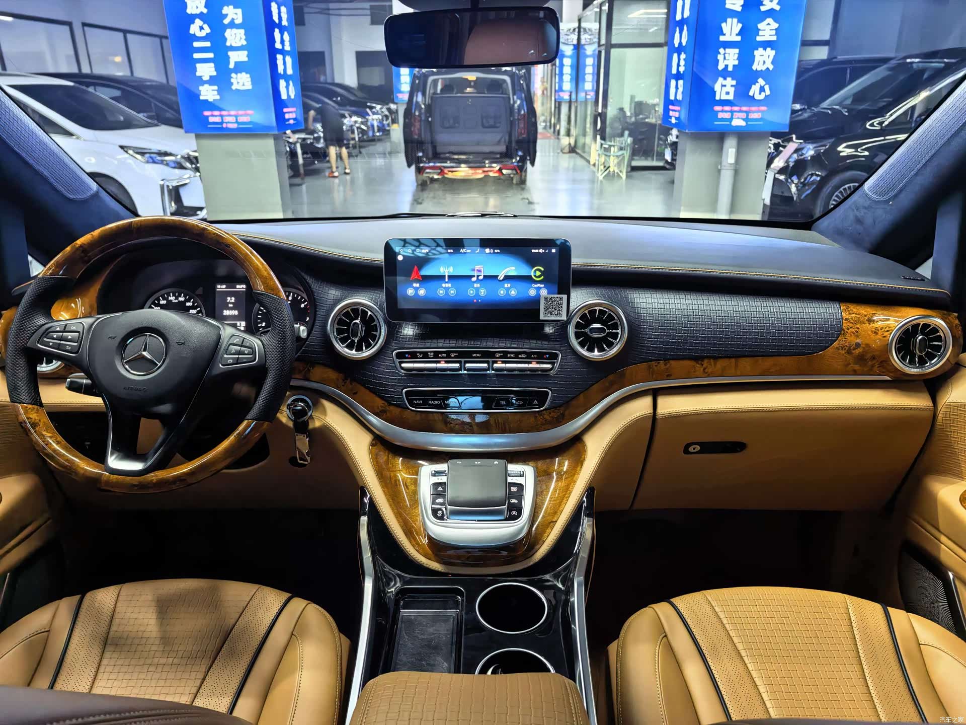 Mercedes-Benz 7, 2022 13