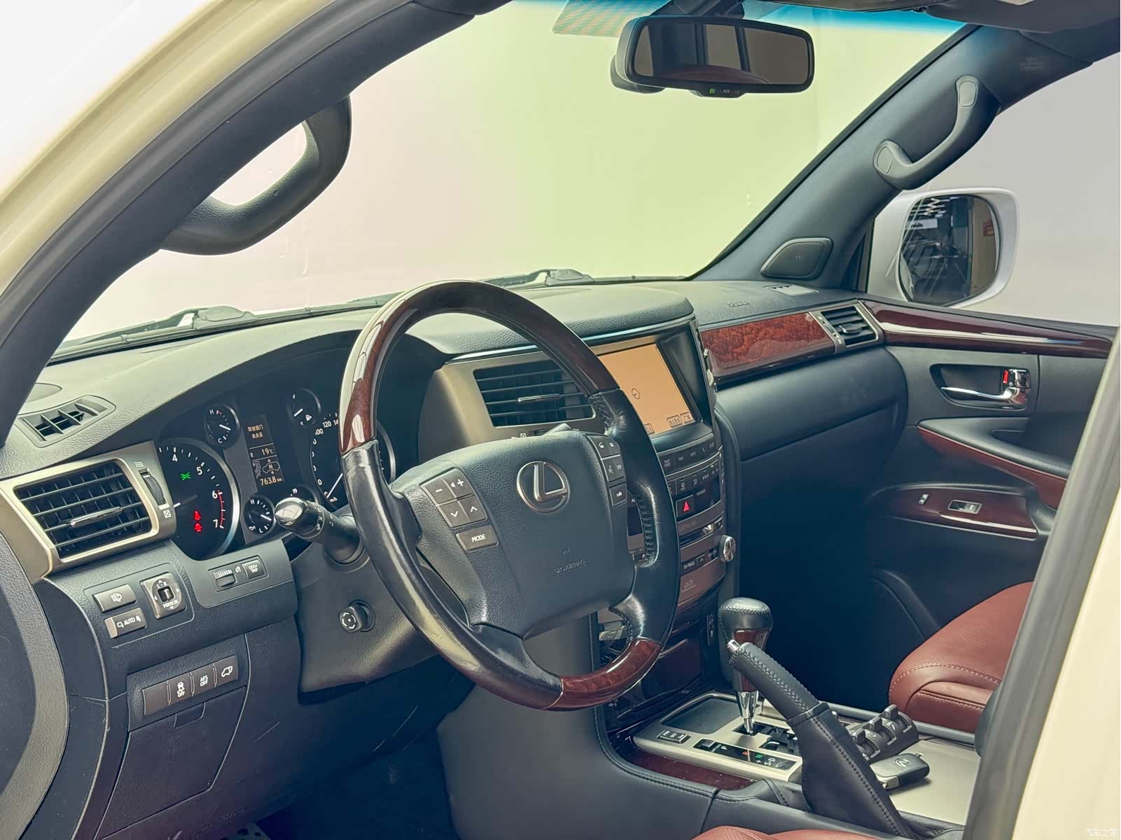 Lexus LX, 2016 10