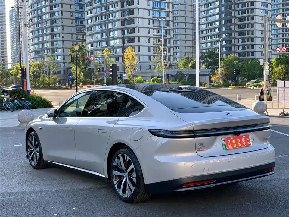 NIO ET7