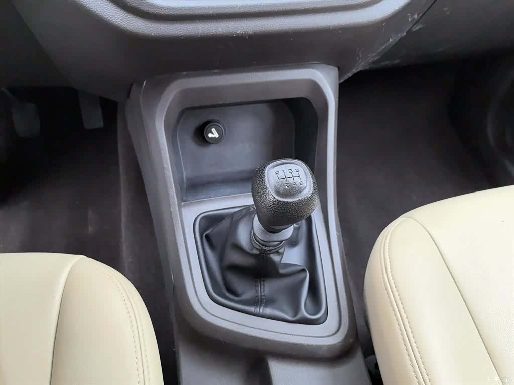 Wuling Hongguang, 2022 13