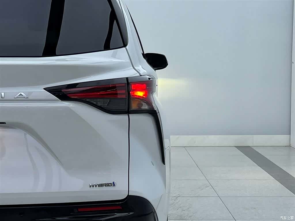 Toyota Granvia, 2024 8