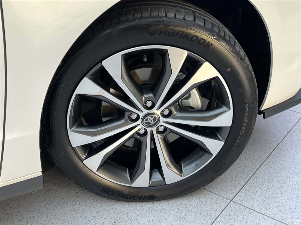 Toyota Granvia, 2024 29