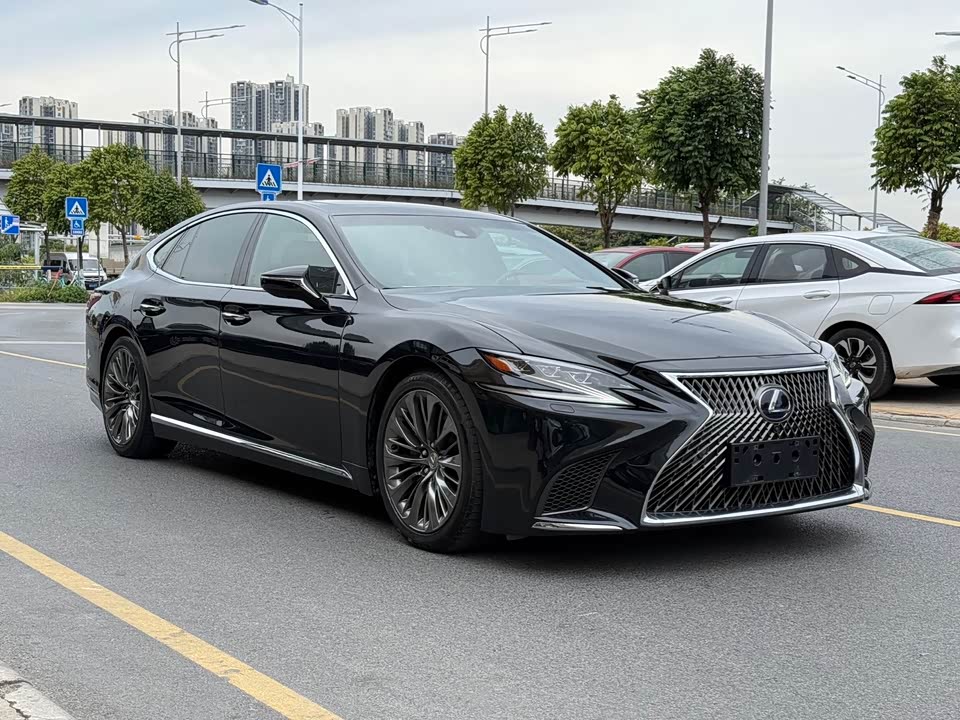 Lexus LS