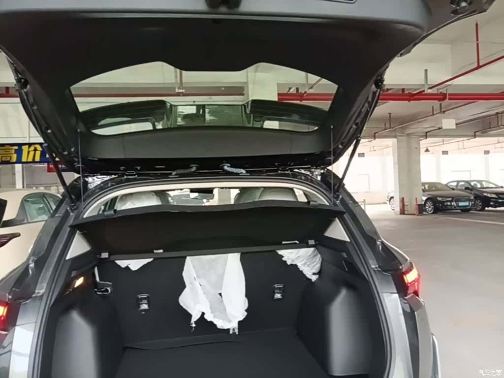 Geely Coolray, 2026 19