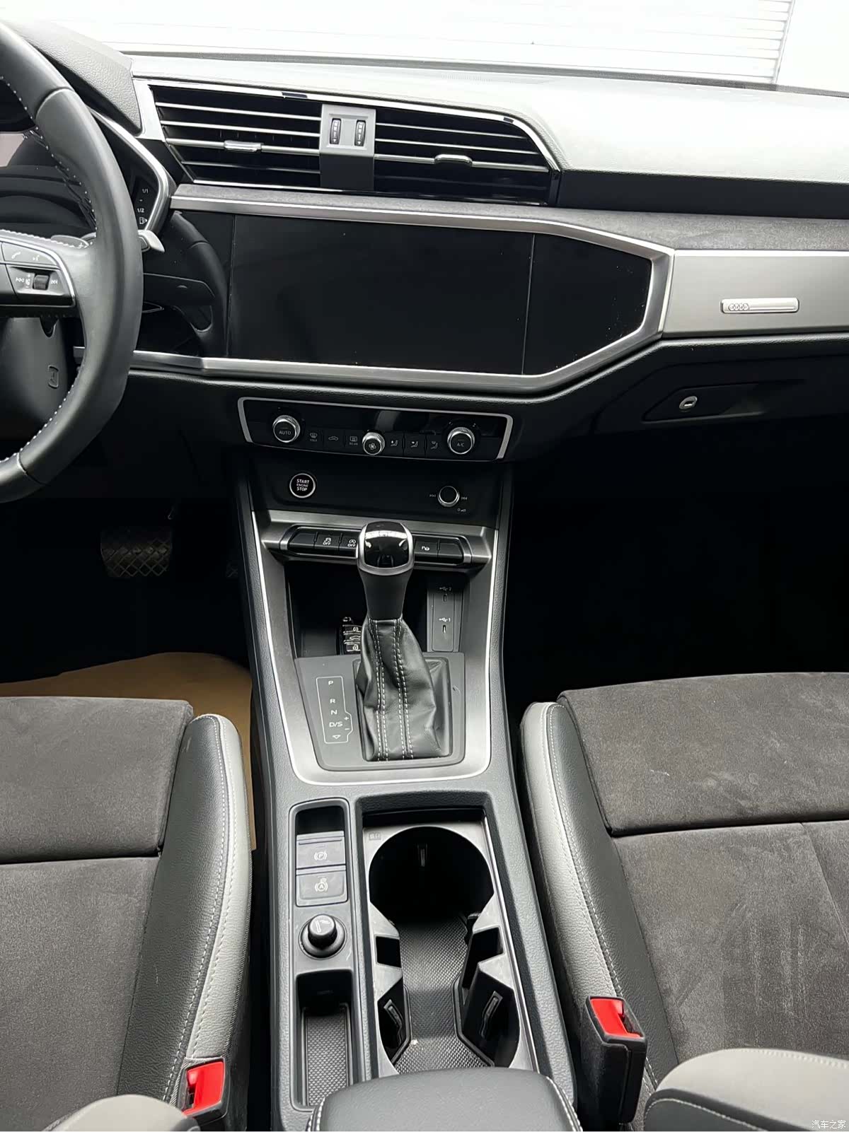 Audi Q3, 2021 11