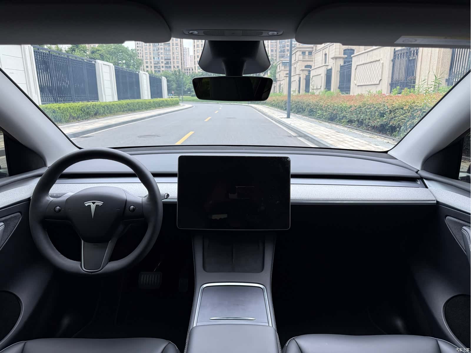 Tesla Model Y, 2025 11