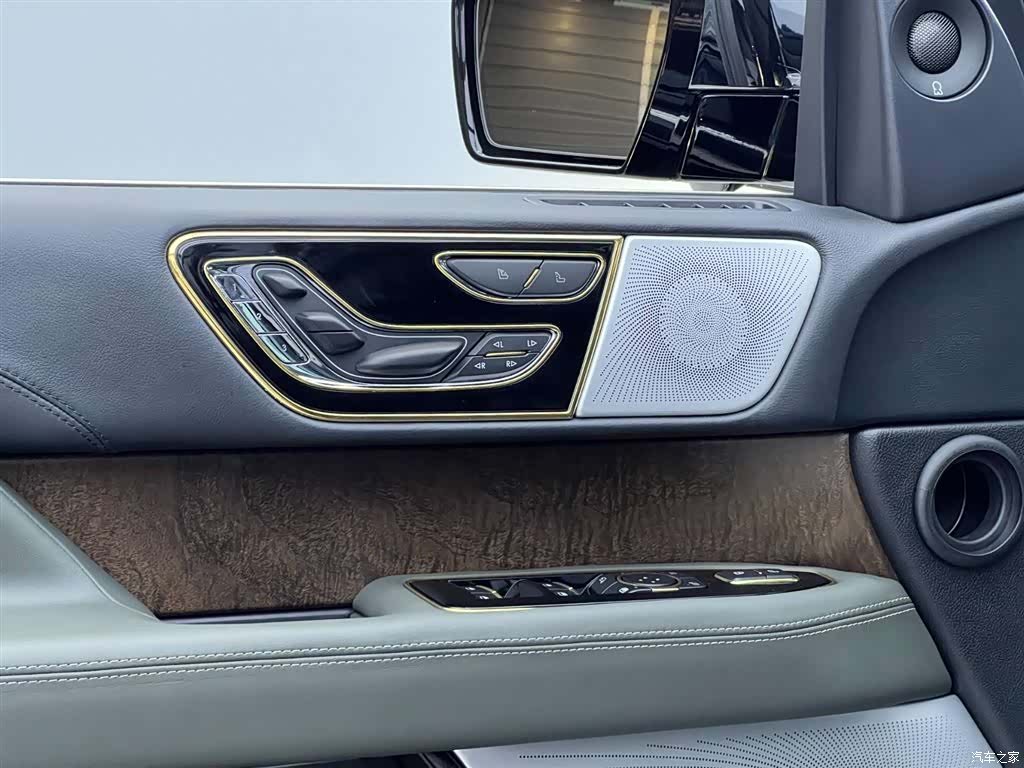Lincoln Navigator, 2023 35