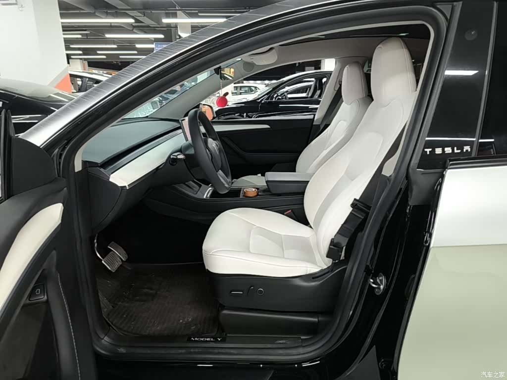 Tesla Model Y, 2023 15