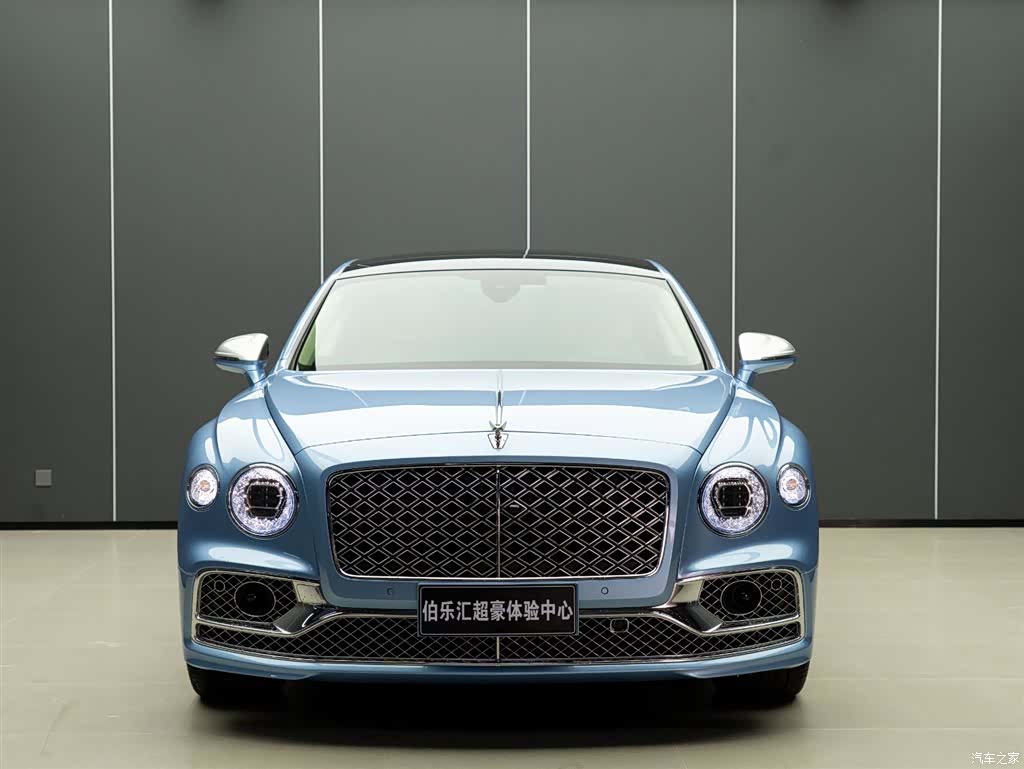 Bentley Flying Spur, 2023 4
