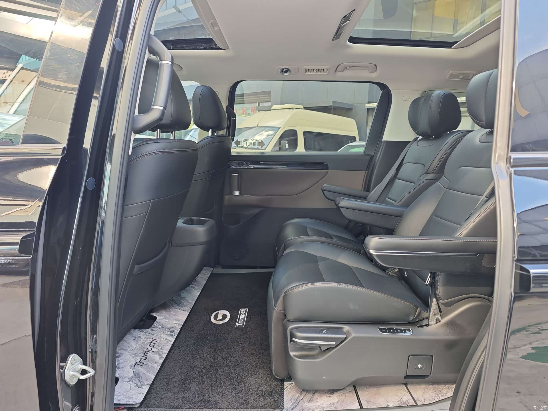 Trumpchi E8, 2024 13