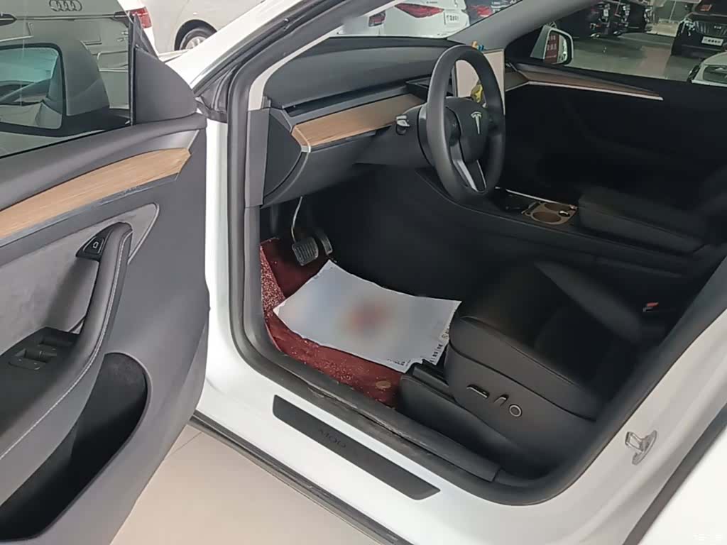 Tesla Model Y, 2023 16