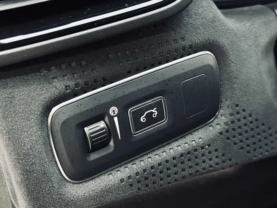 Lynk & Co 02 Hatchback