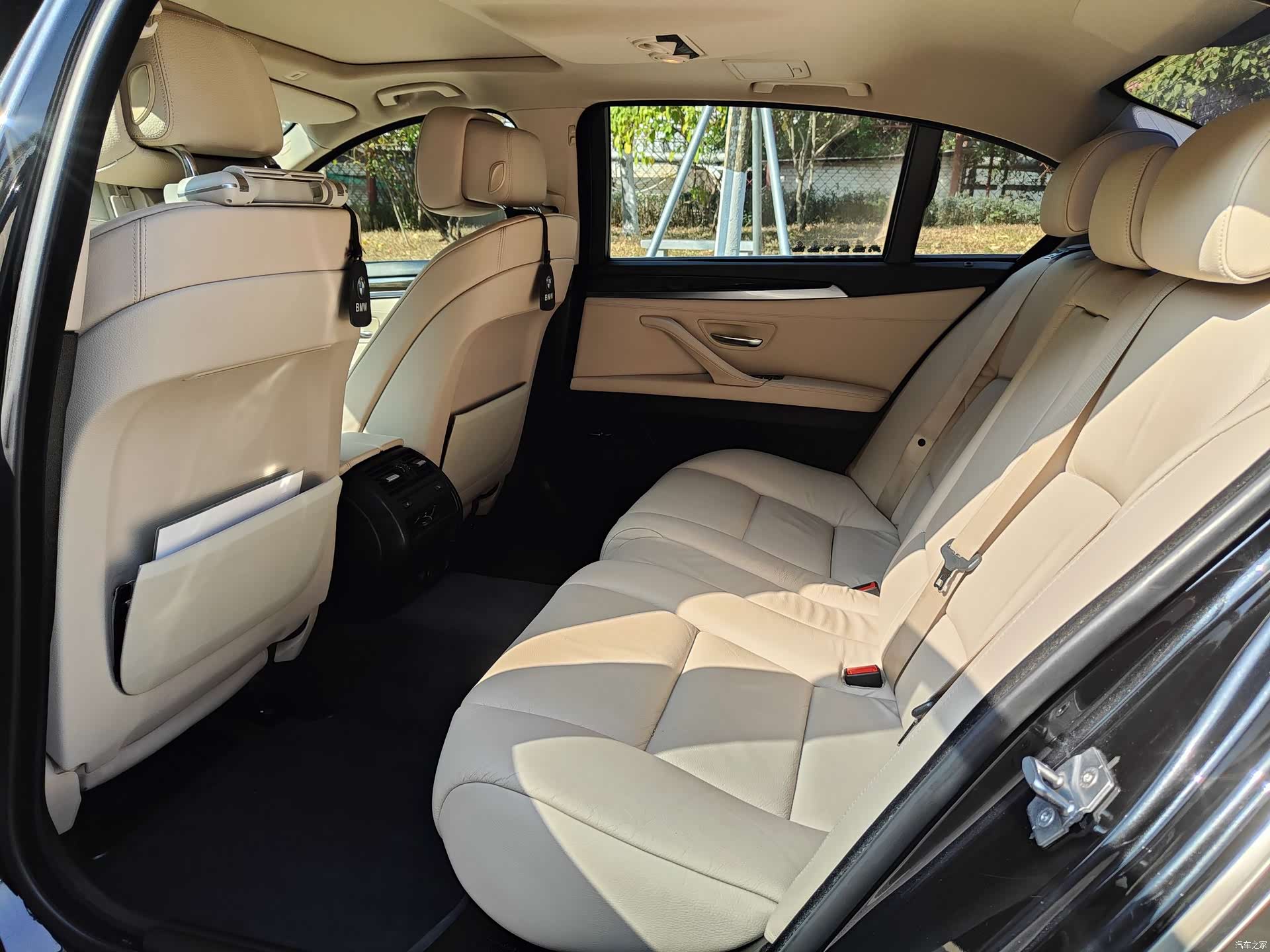 BMW 5 Series, 2011 9
