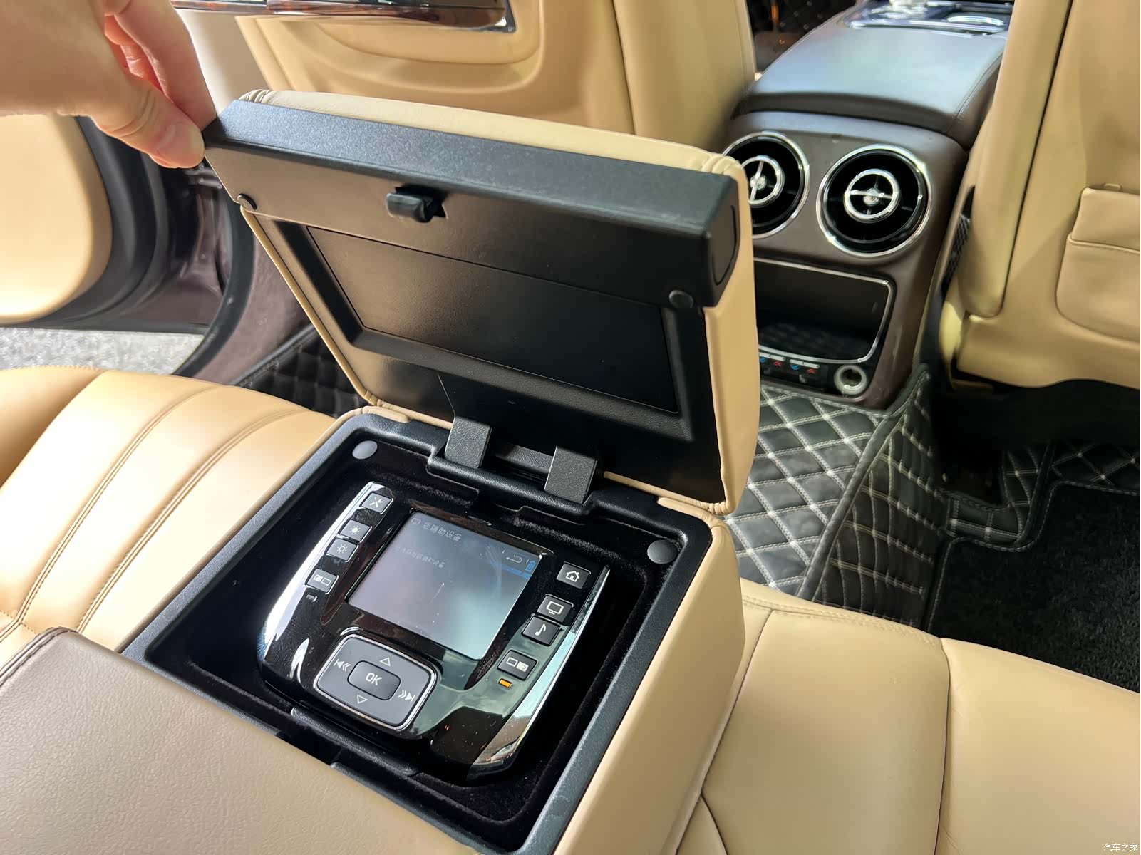 Jaguar XJ, 2011 15
