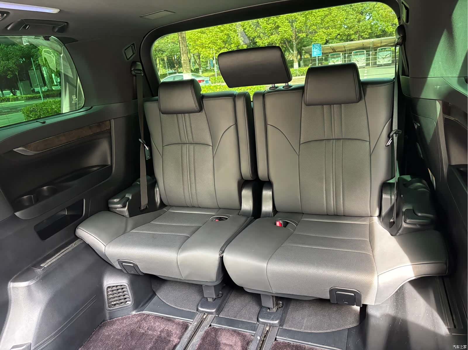 Toyota Vellfire, 2019 9