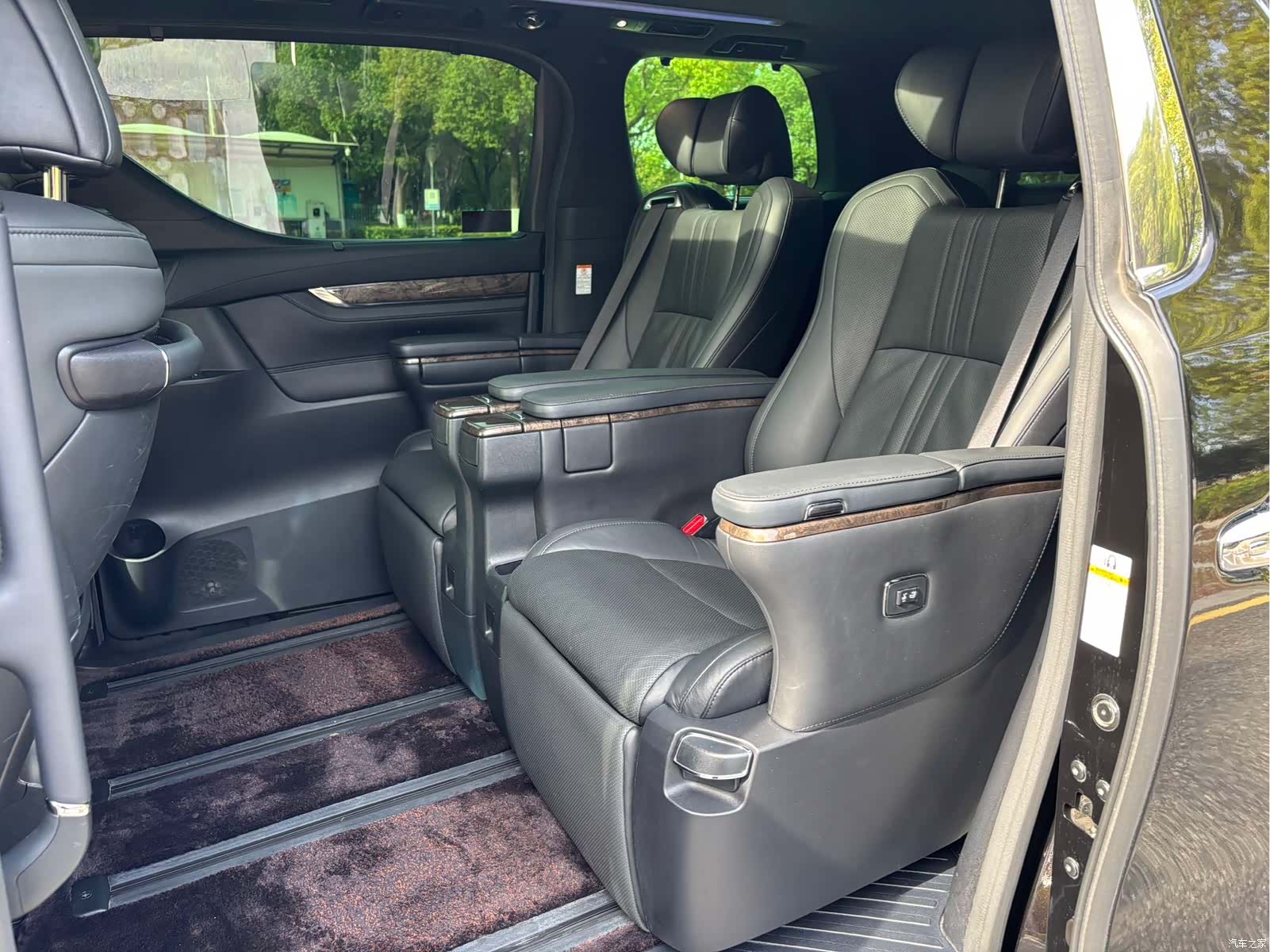 Toyota Vellfire, 2019 8