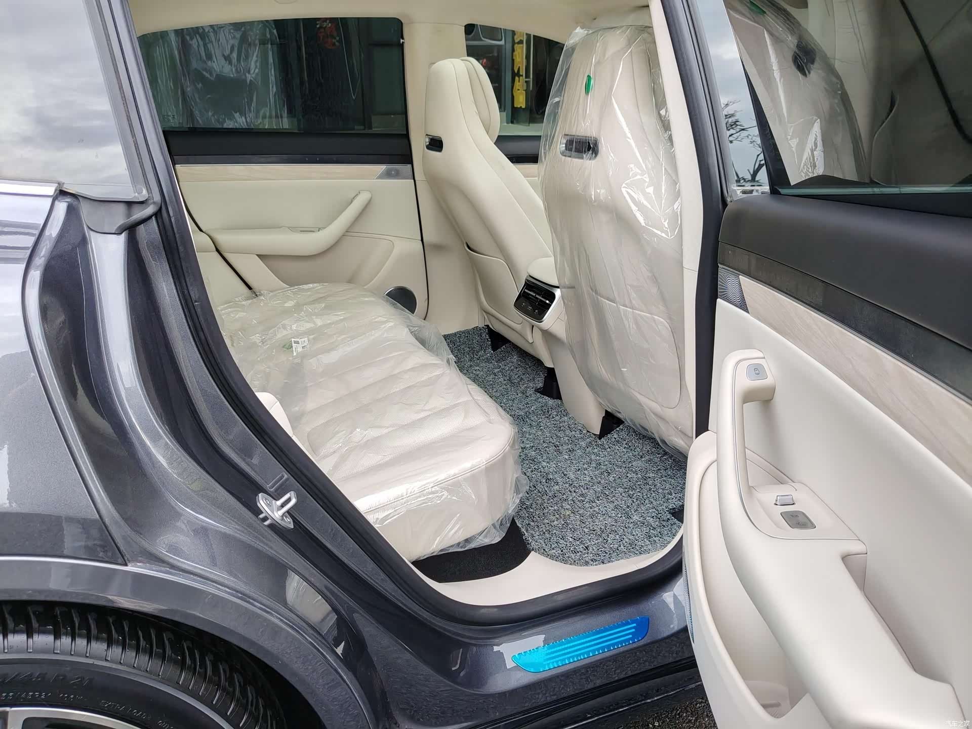 Luxeed R7, 2026 12