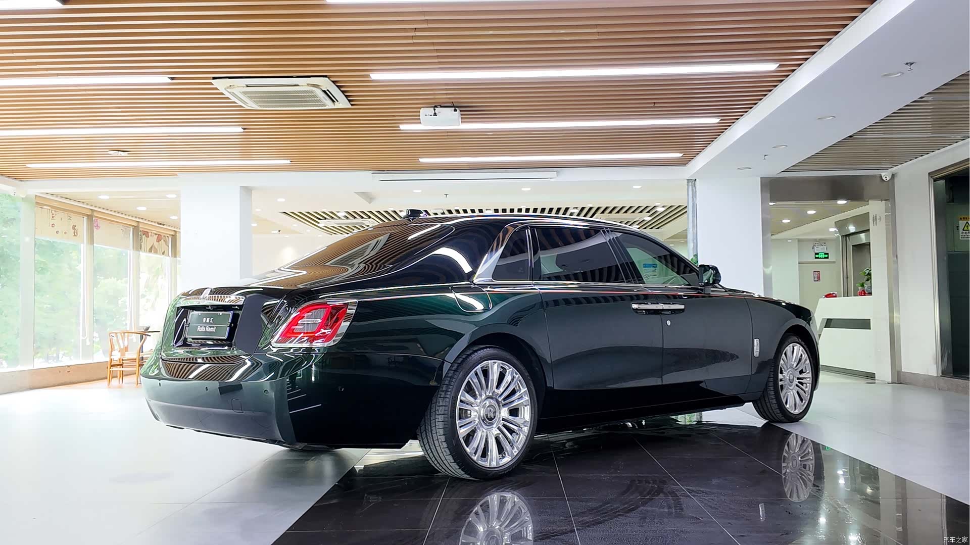 Rolls-Royce Ghost, 2021 3