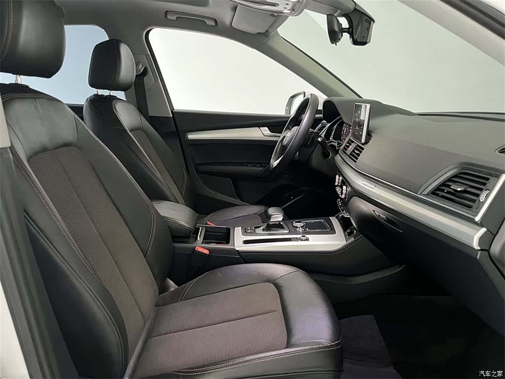 Audi Q5L, 2019 11