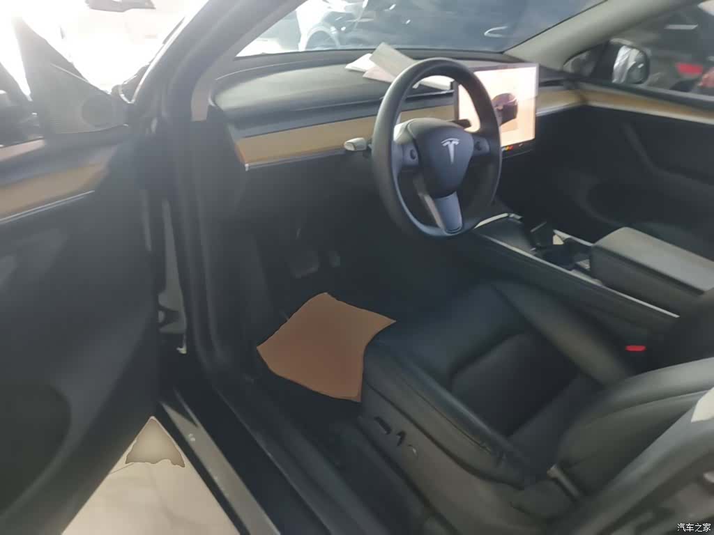 Tesla Model Y, 2023 16