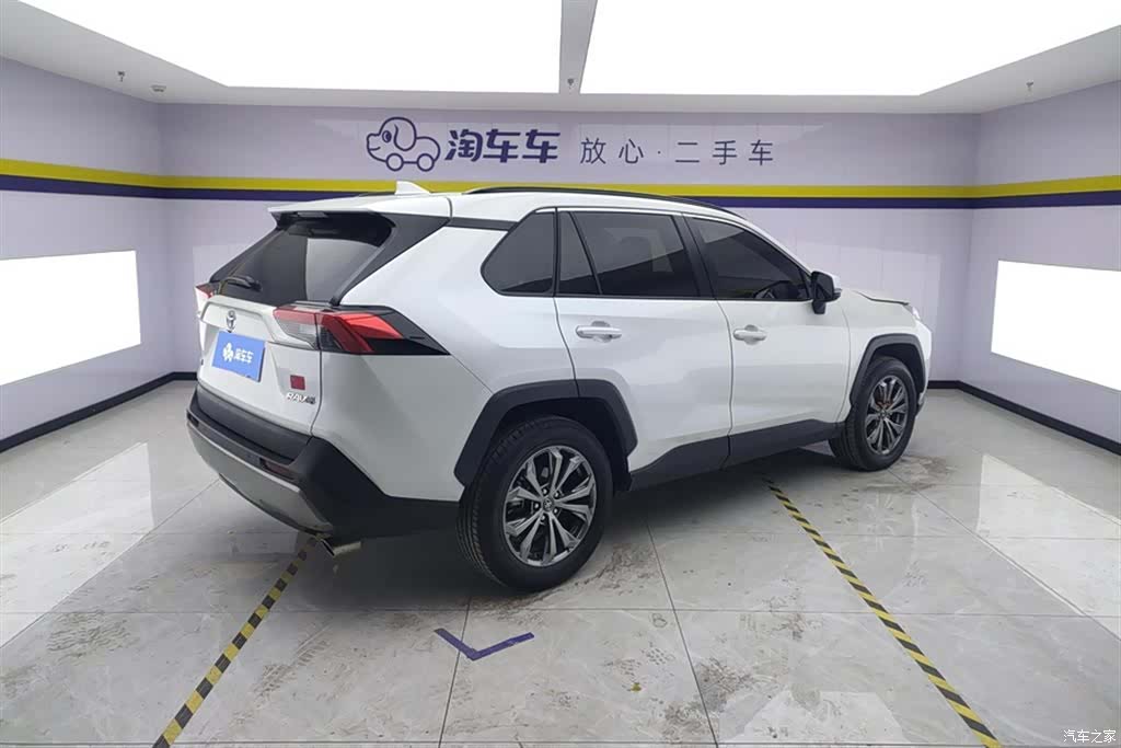 Toyota RAV4, 2022 3