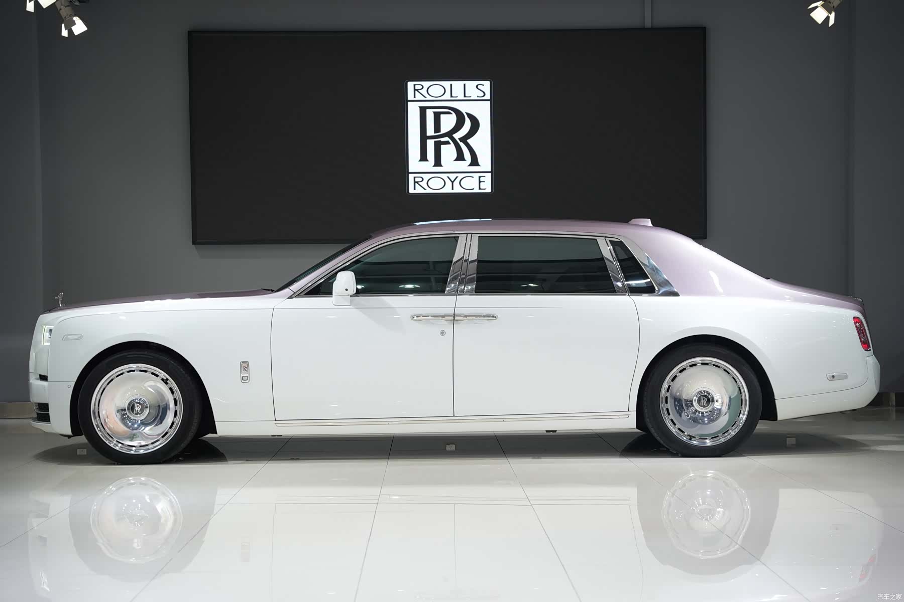 Rolls-Royce Phantom, 2021 3