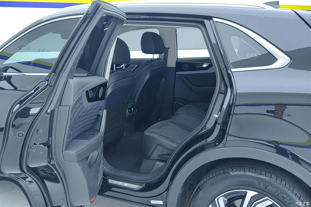Hongqi HS5, 2022 11