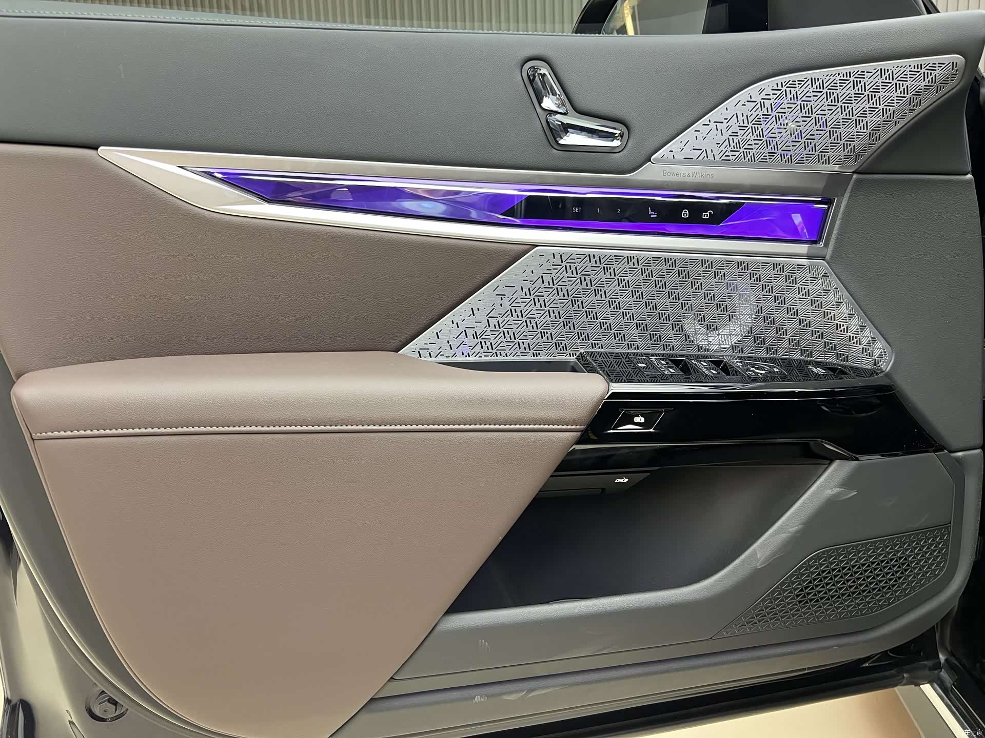 BMW i7, 2025 13