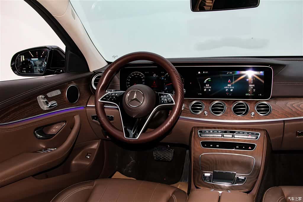 Mercedes-Benz E-Class, 2023 28