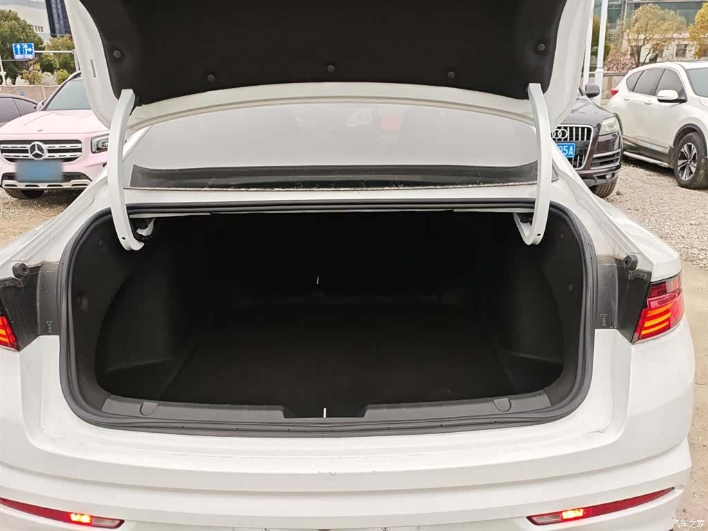 Geely Preface, 2024 15