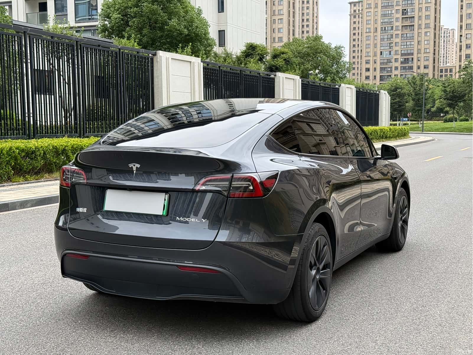 Tesla Model Y, 2025 все фото