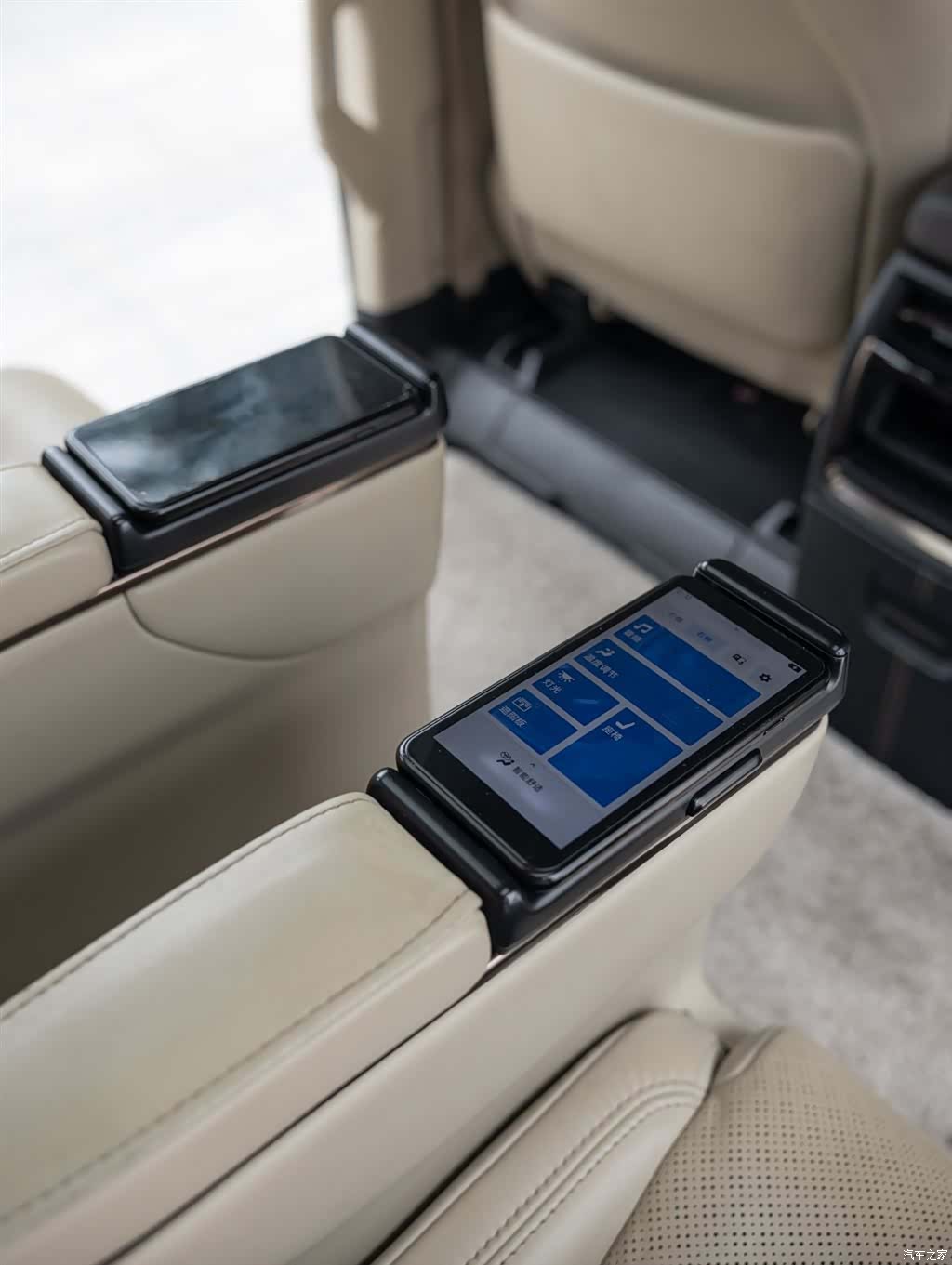 Toyota Alphard, 2024 19