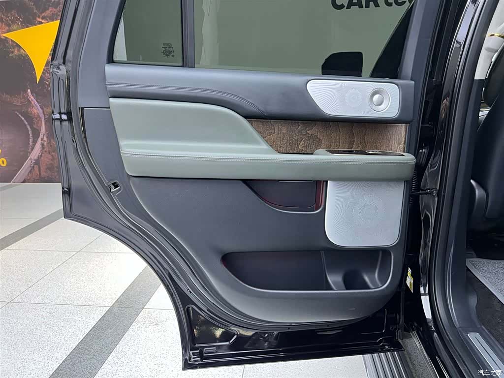 Lincoln Navigator, 2023 34