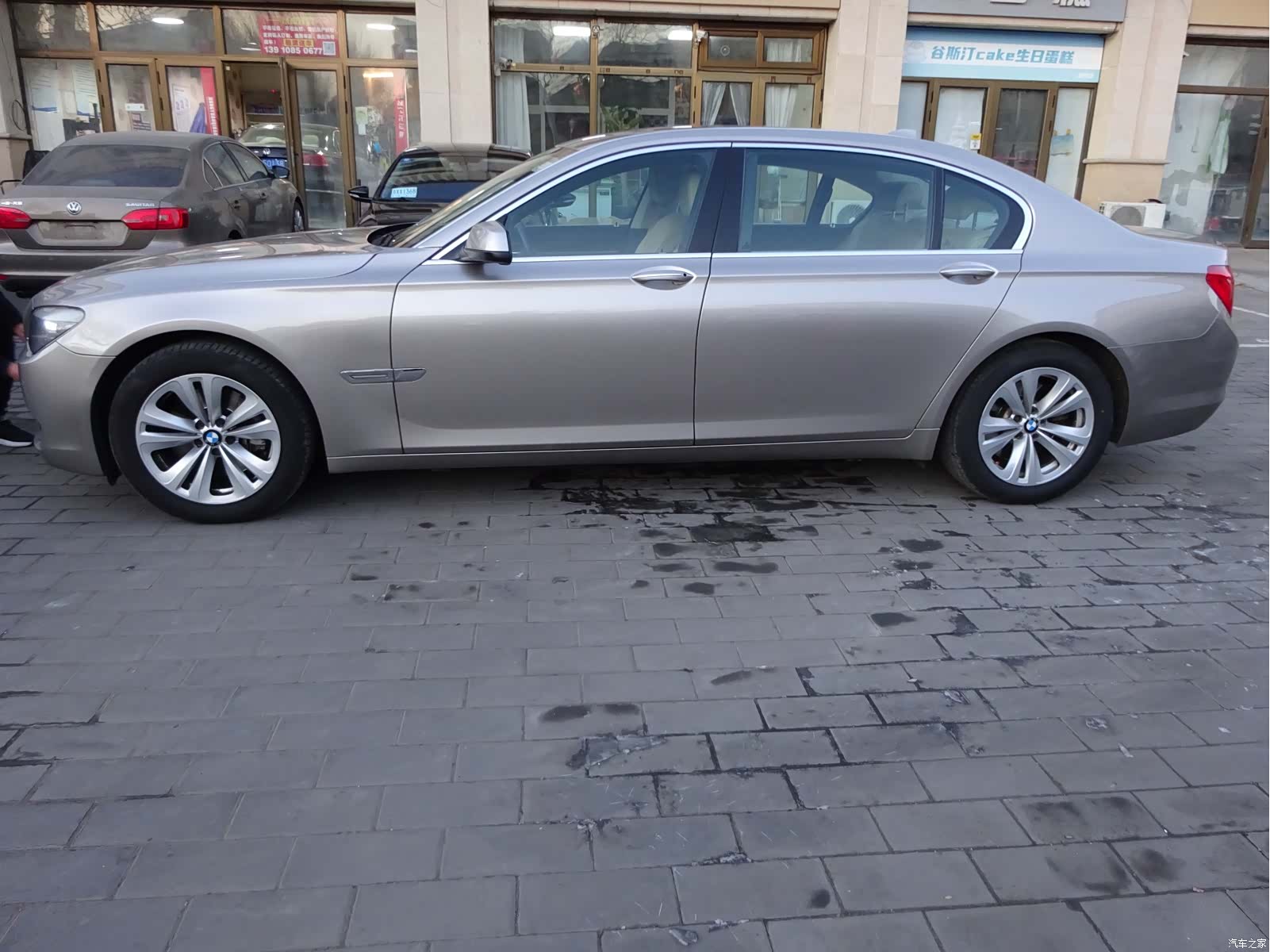 BMW 7 Series, 2011 6
