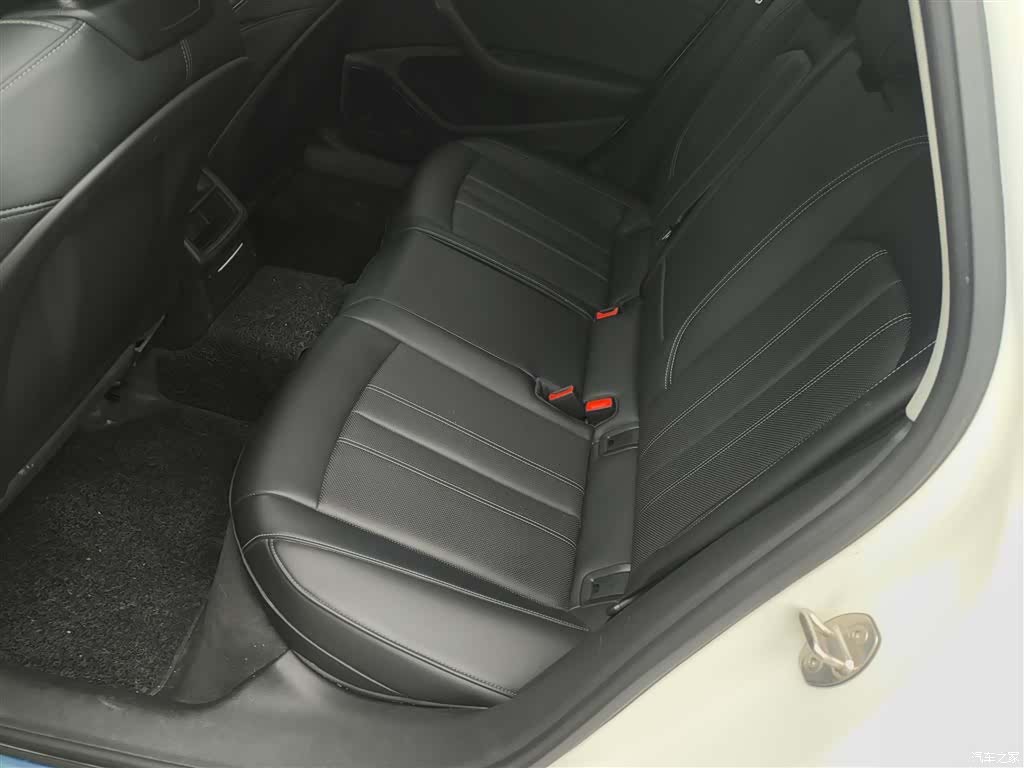 Audi A4L, 2024 13
