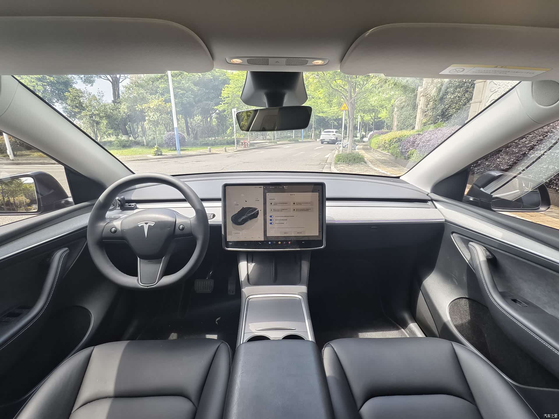 Tesla Model Y, 2025 12