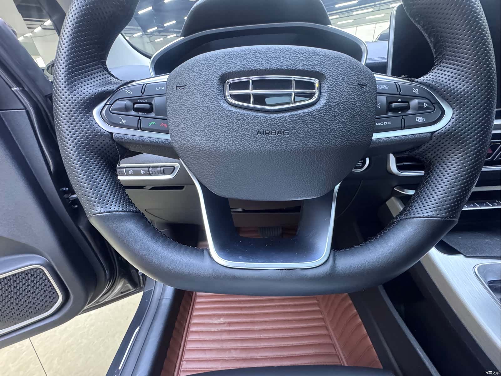 Geely Coolray, 2023 24