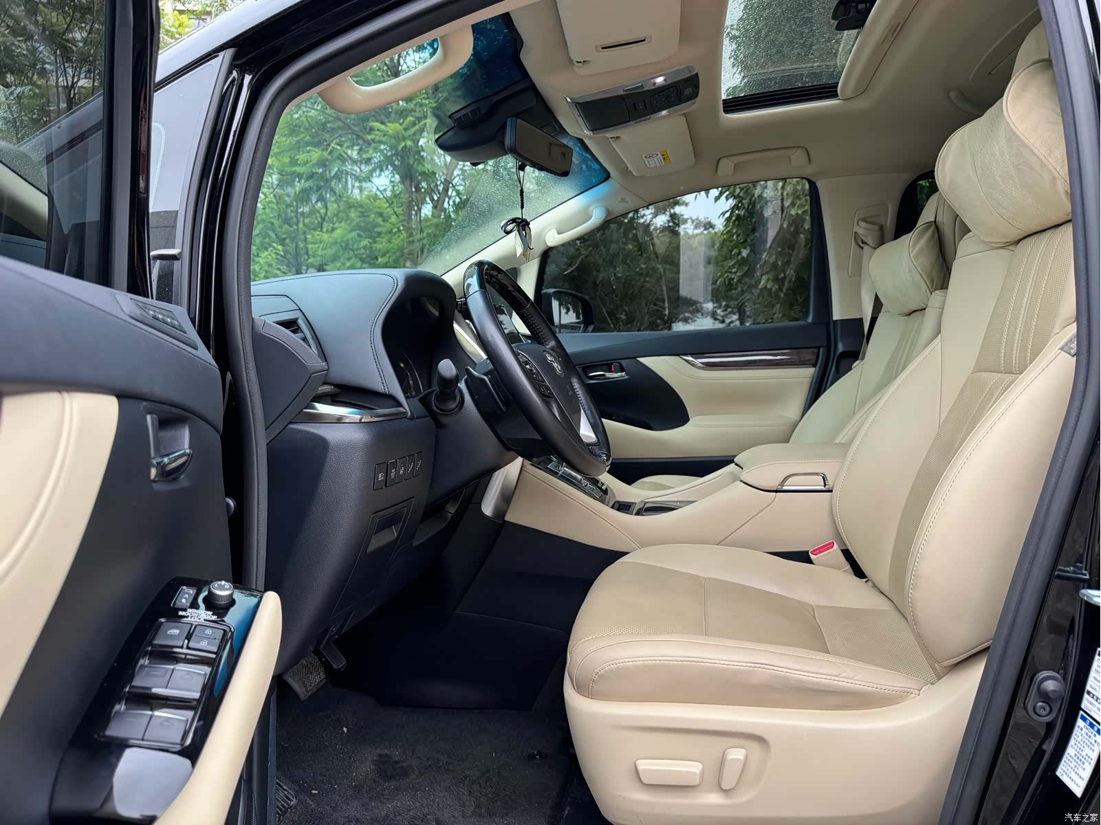 Toyota Alphard, 2022 10