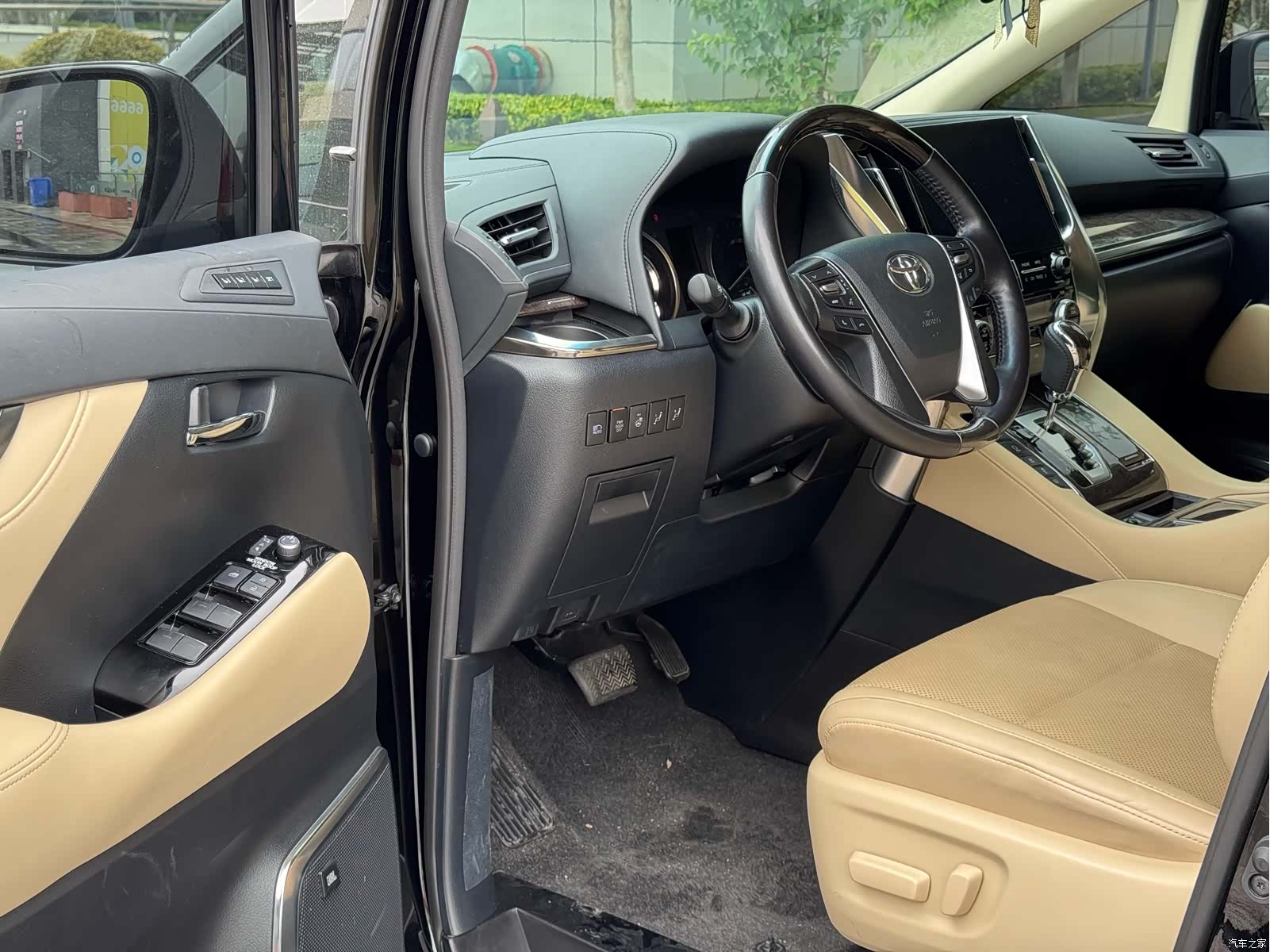 Toyota Alphard, 2022 8