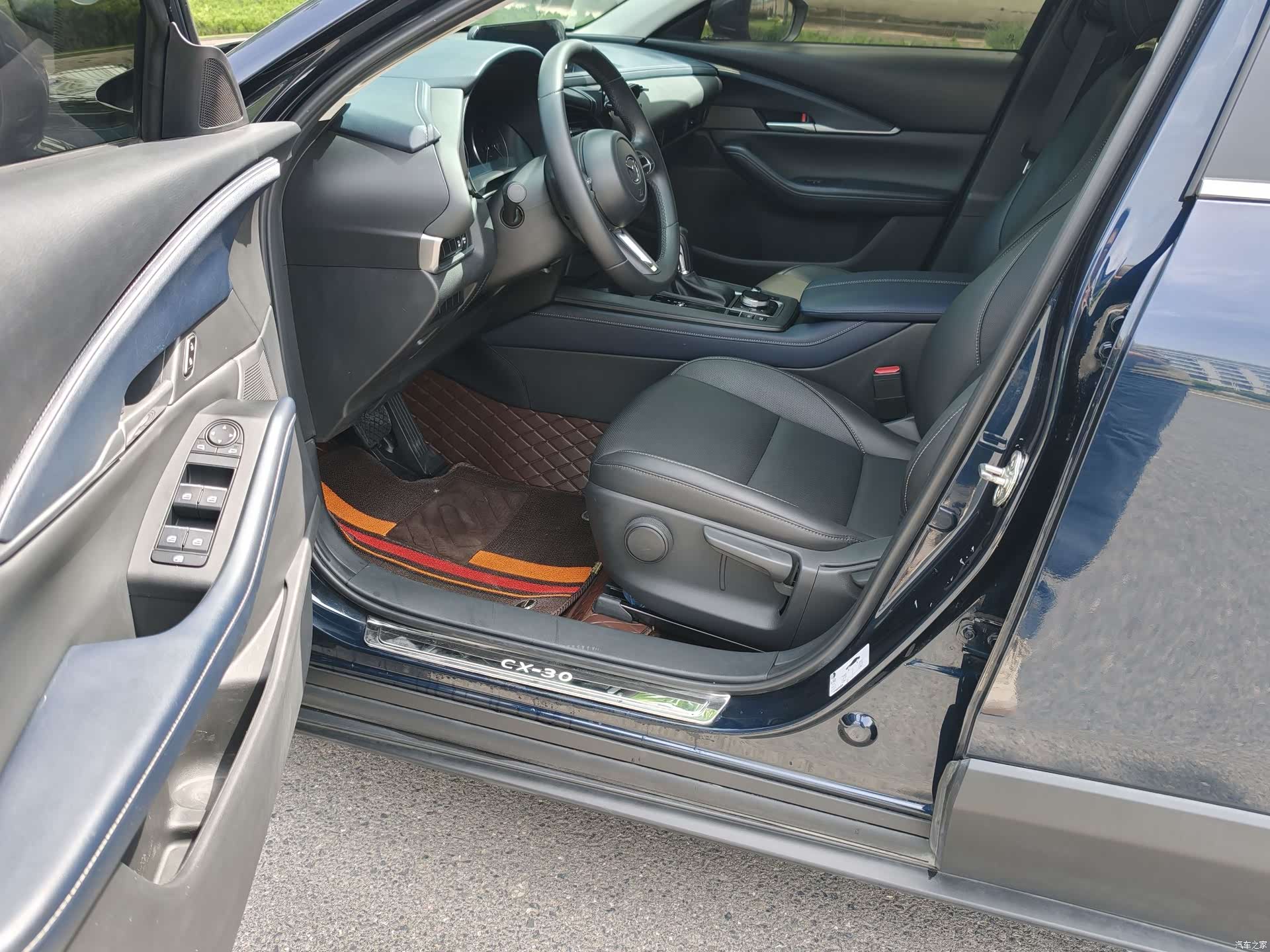 Mazda CX-30, 2022 все фото