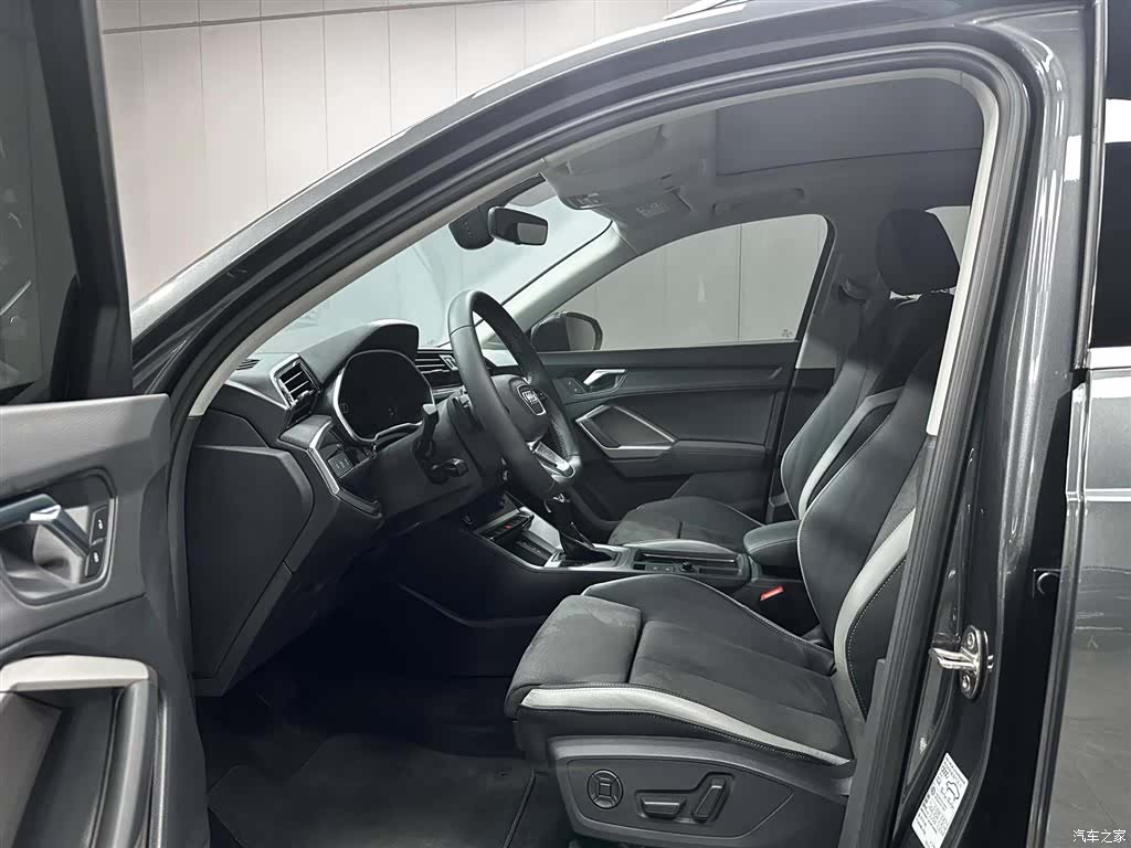 Audi Q3, 2023 10