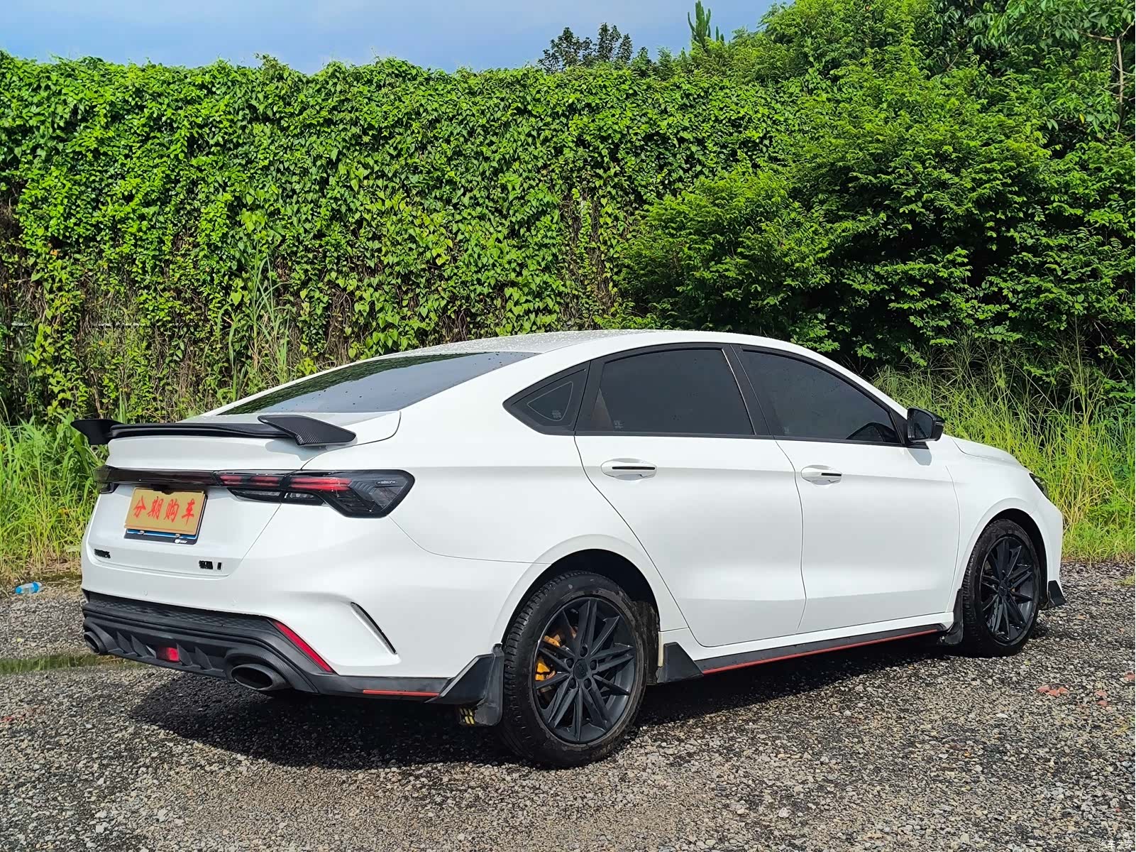 Geely Binray, 2022 6